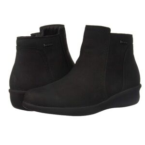 - NWOB Avalon Black Fairlee Leather Waterproof Fleece-lined Ankle Boot